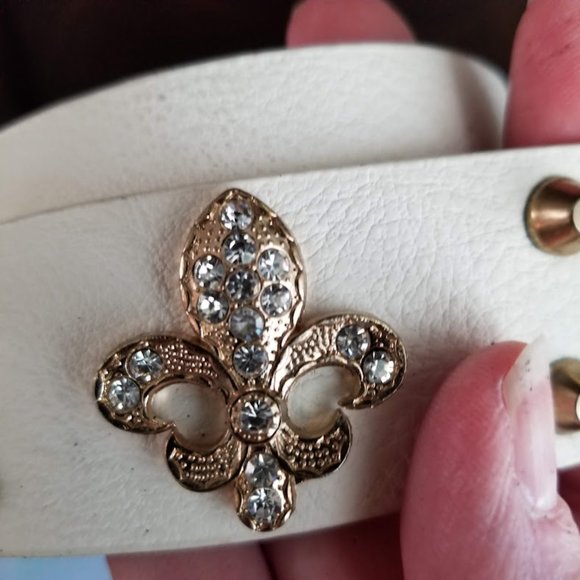 White Bling Gold Tone Studs Fluer De Lis Faux Leather Belt, Sz M / L Sparkle! - Picture 4 of 15